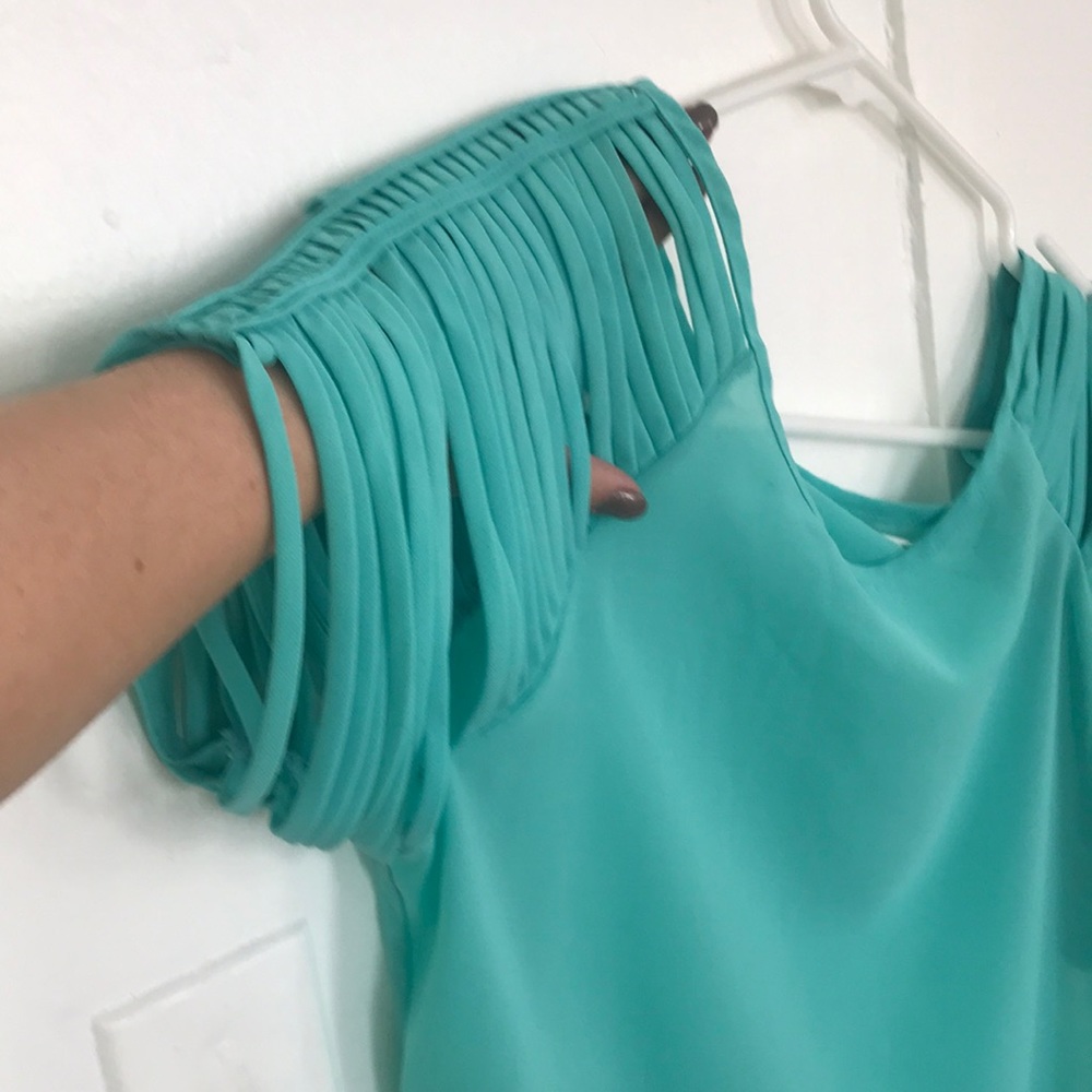 Cute turquoise top - Picture 2 of 3